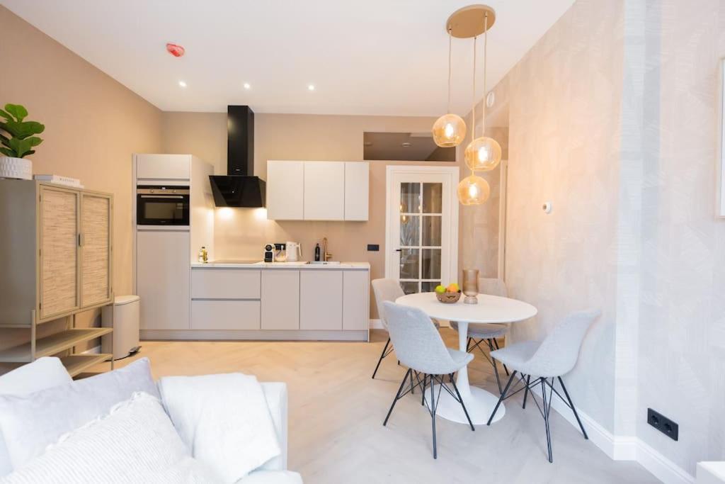 Haya Beachhouse - Queen Den Haag