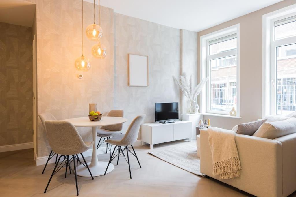 Haya Beachhouse - Queen * Den Haag